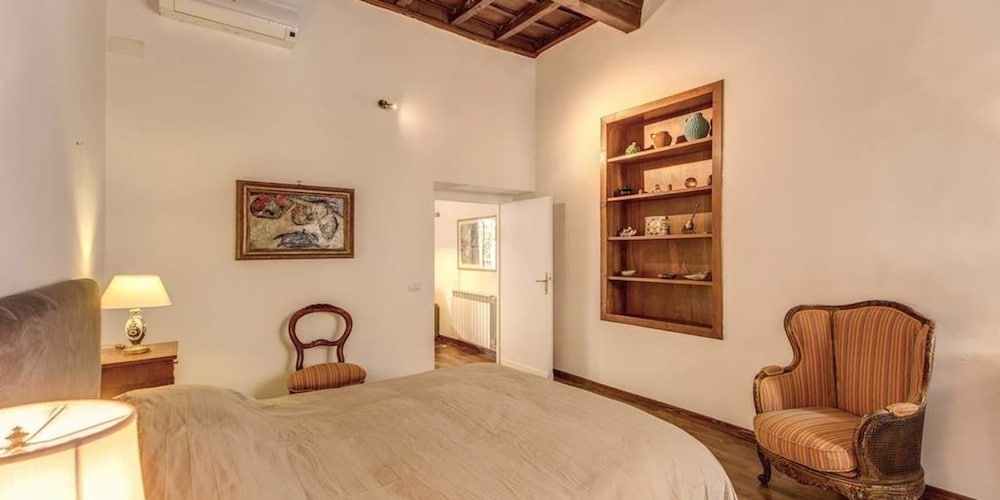Passetto at Borgo Pio 5/25