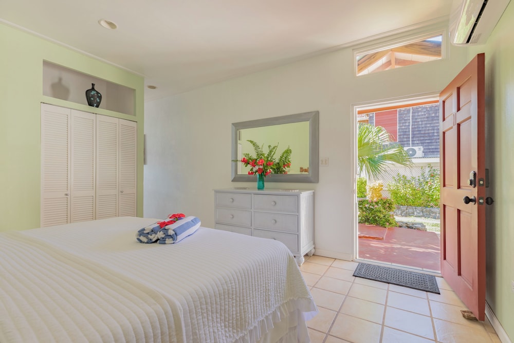Fort Recovery Beachfront Villa & Suites Hotel 14/49