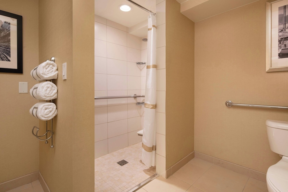 1 Bedroom, Suite, King Bed, Bay View, Sofa, Smoking, Marriott Newport Beach Bayview 6/9
