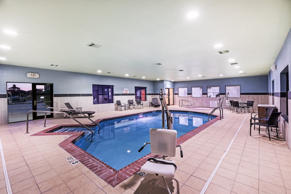 Holiday Inn Express Hotel And Suites Pryor 49/53