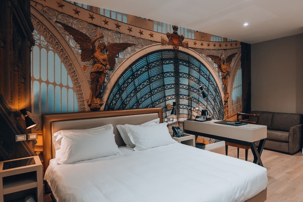 Caruso Place Boutique Wellness Suites 33/70
