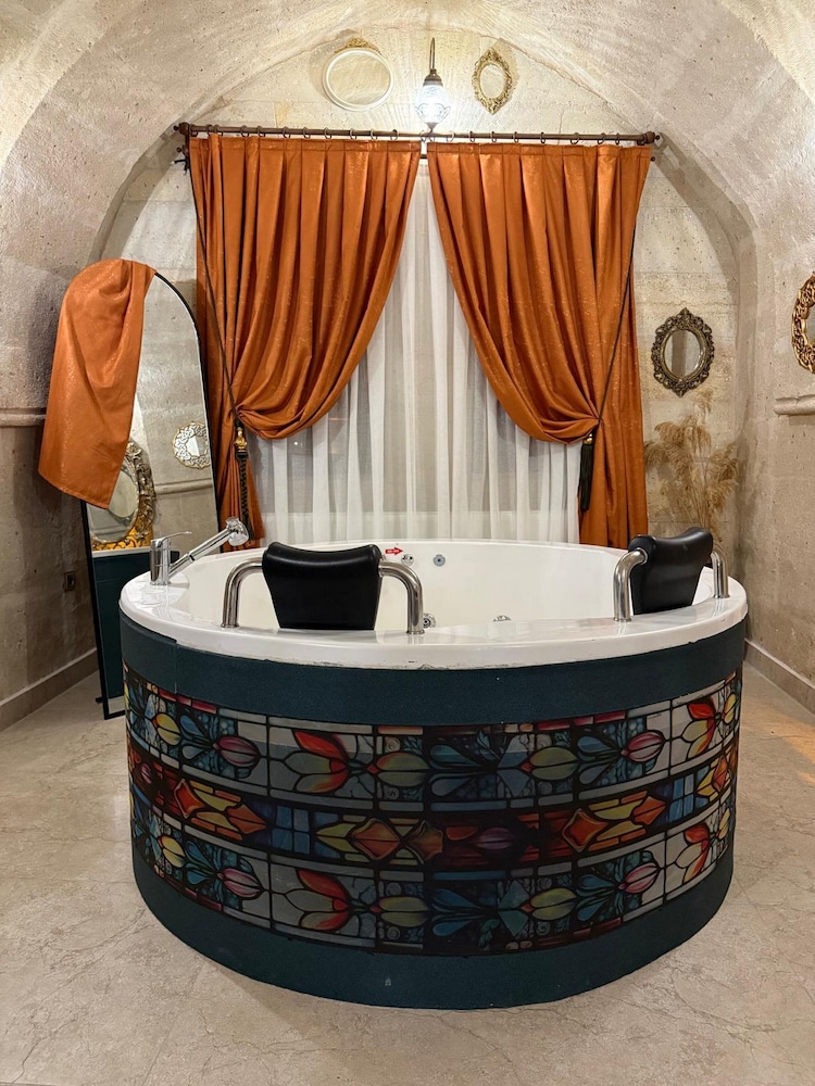 Serenus Cave Suites 9/50