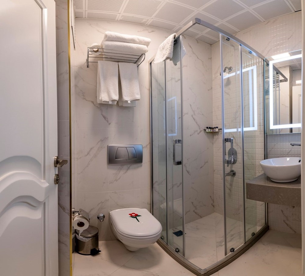 Byzantium Hotel & Suites 49/50