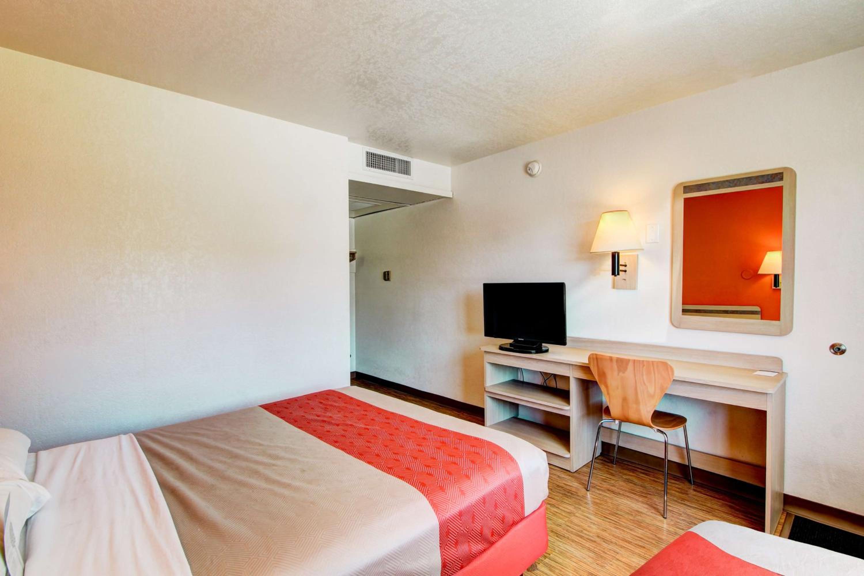 ROOM, QUADRUPLE