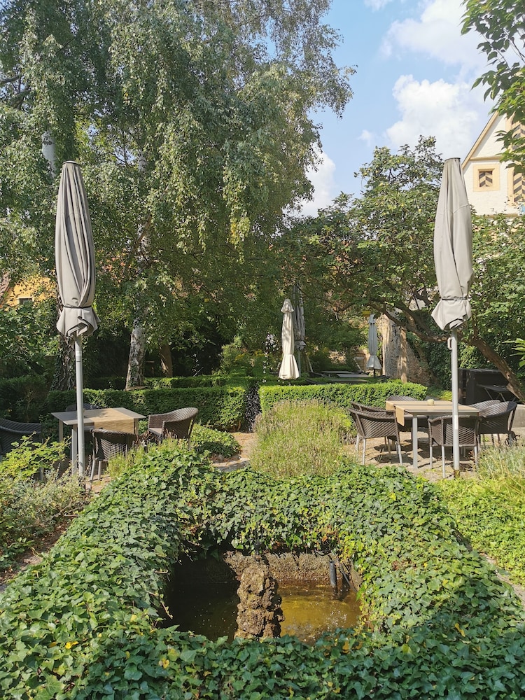Herrnschlosschen Hotel 43/50