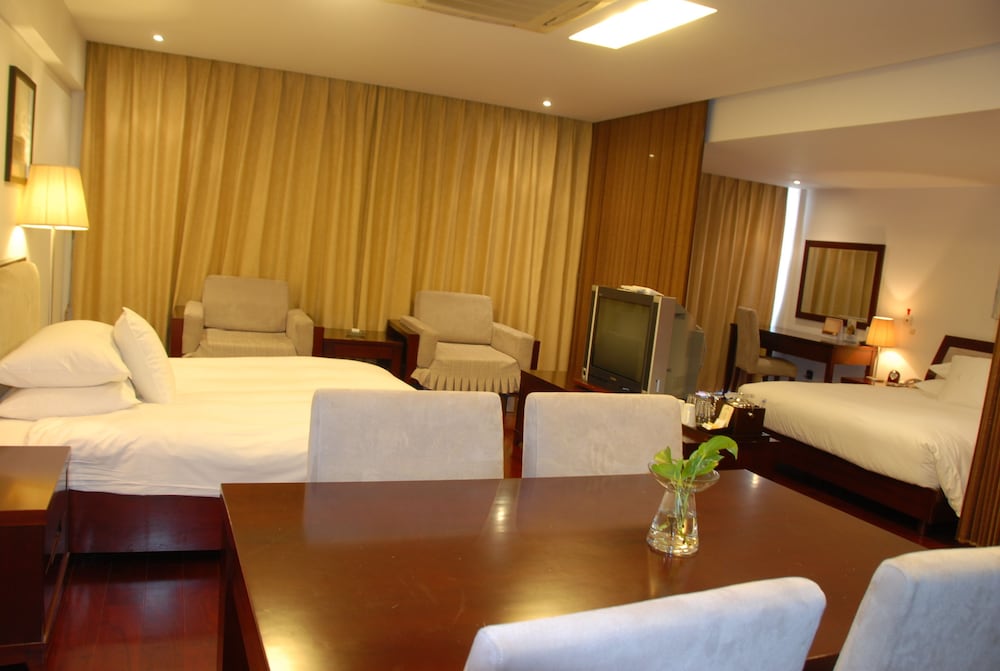 Gloria Plaza Hotel Kangqiao Shanghai 12/17