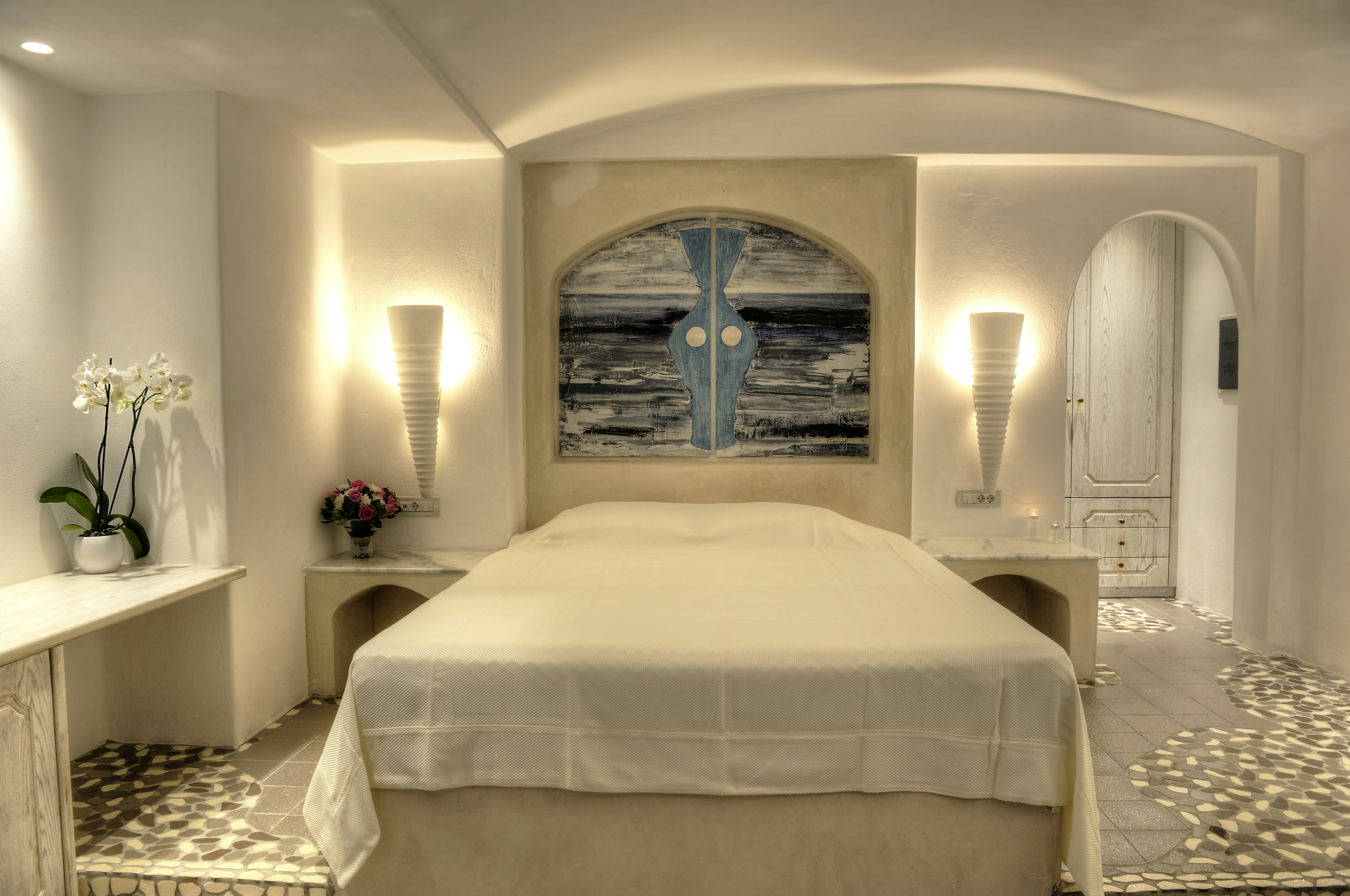 Astarte Suites 5/18