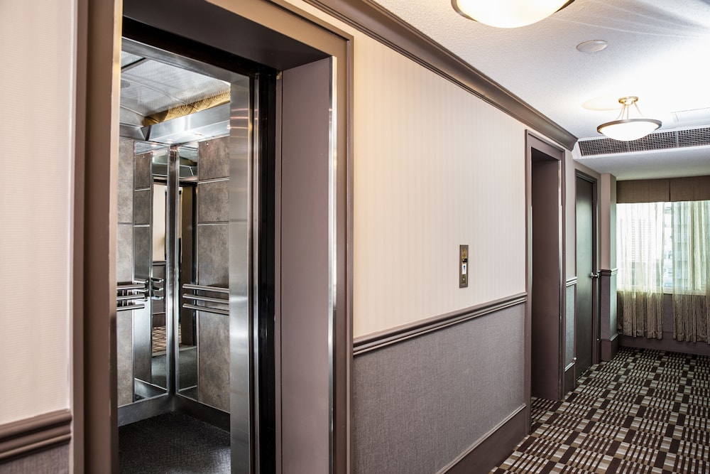 Campus Tower Suite Hotel 32/67