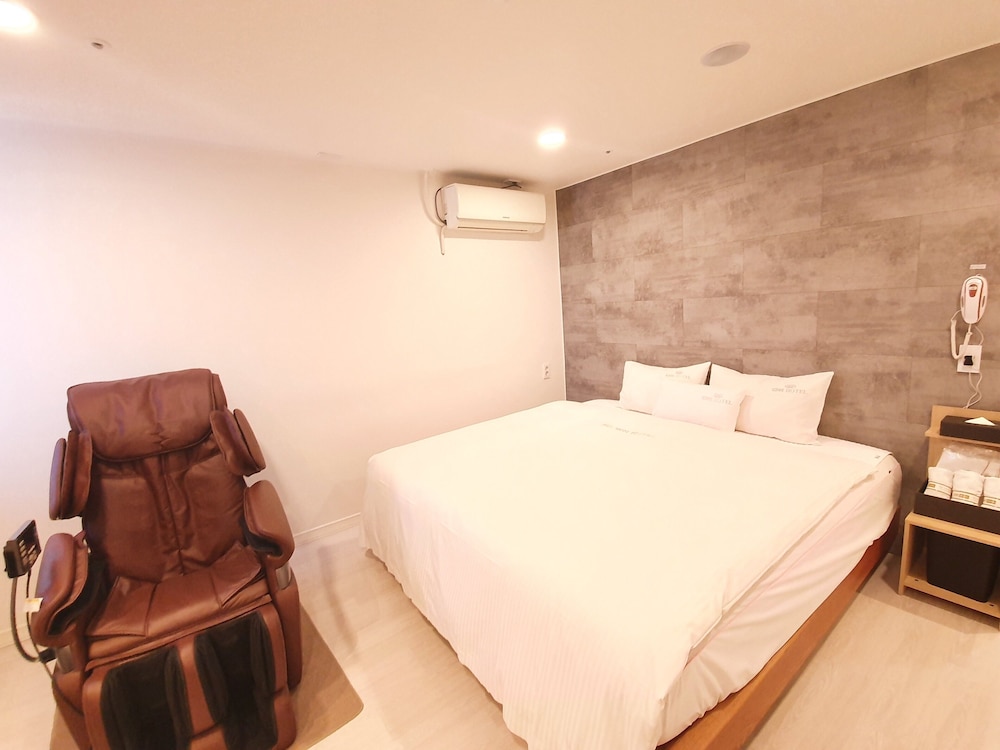 CNN Hotel 9/50