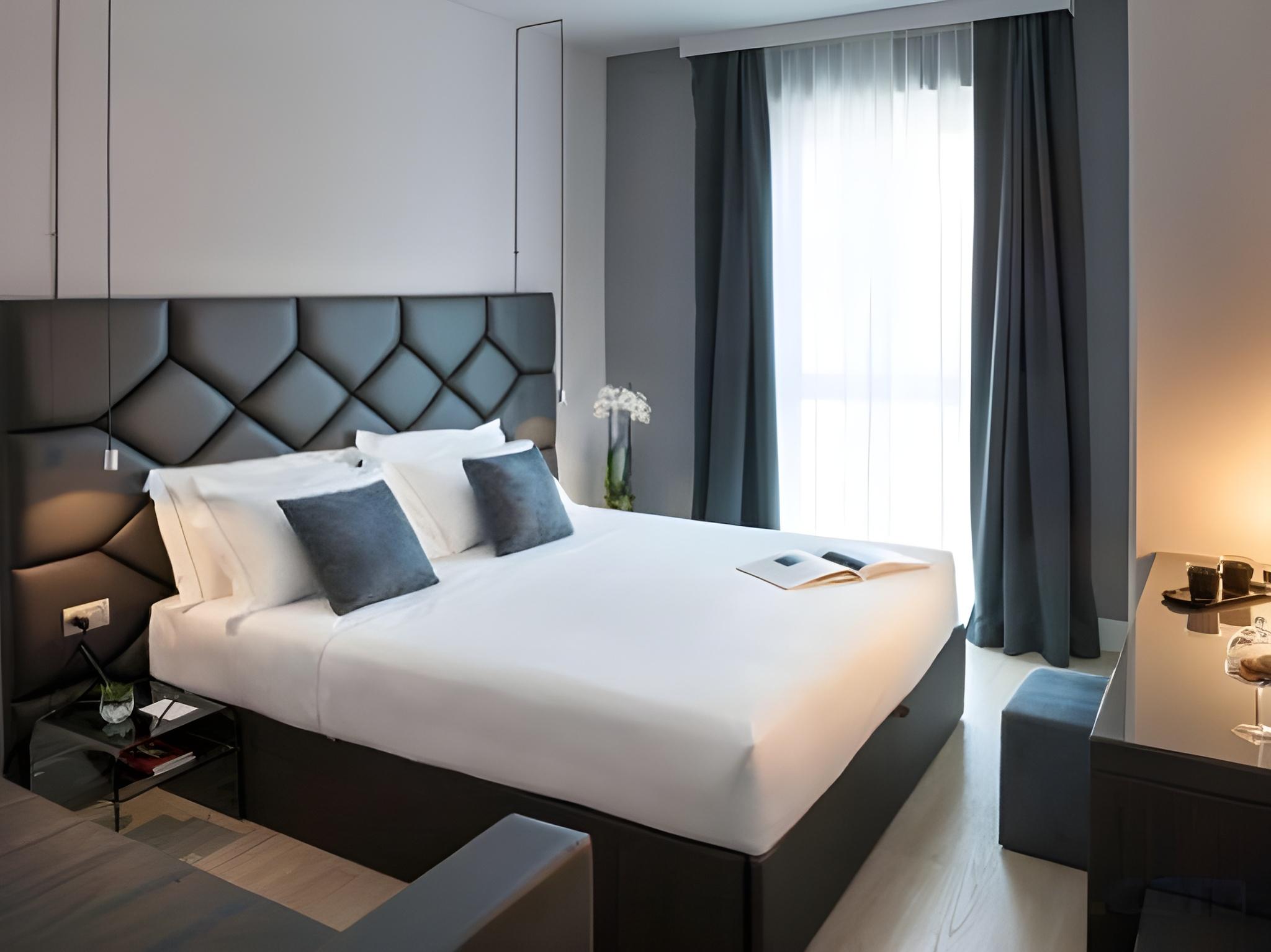 Premium, Double Bed, Lateral Side Sea View