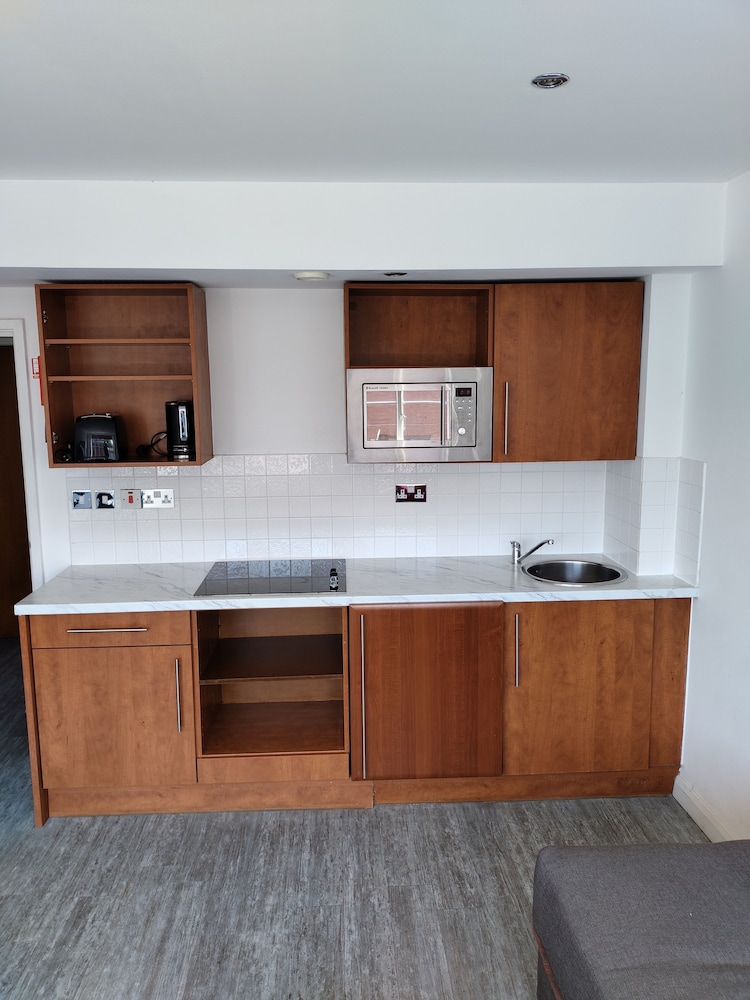 Roland House Apartments 4/54
