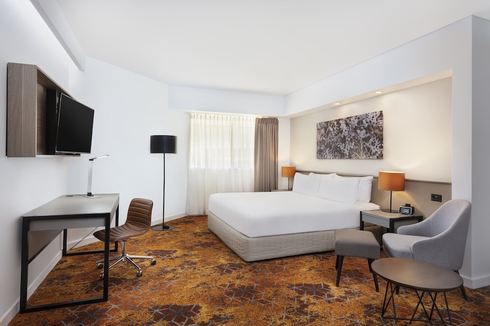 Crowne Plaza Alice Springs Lasseters 12/57