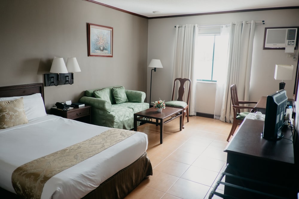 East Asia Royale Hotel 25/55