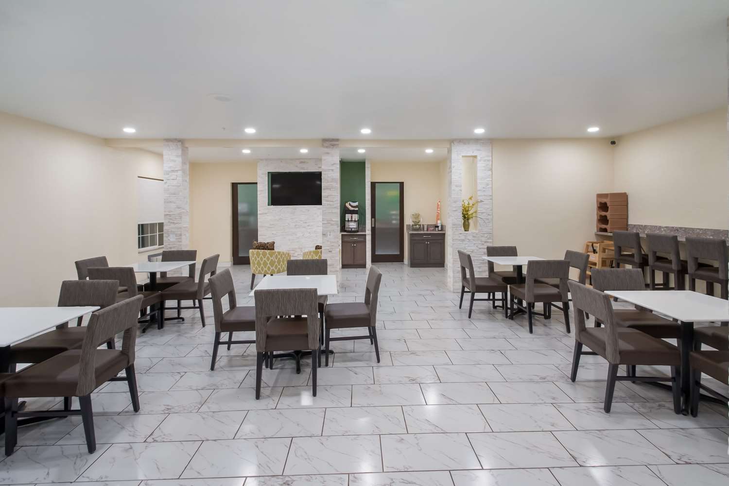 Quality Inn and Suites Airport West 45/57