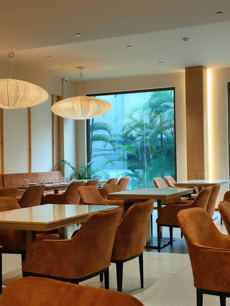 37th Crescent Hotel 39/50
