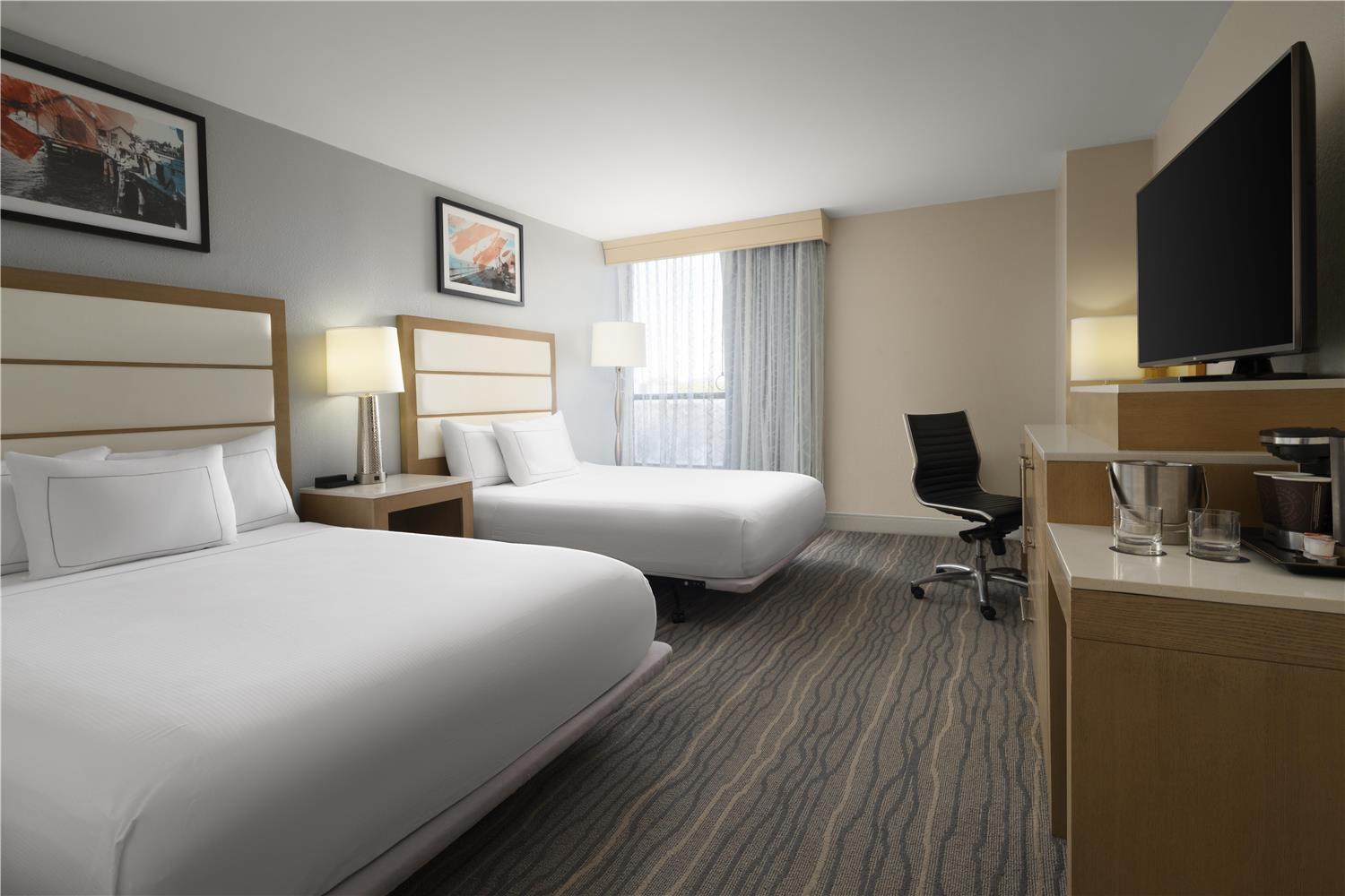 Room, 2 Queen Beds, Bathtub, Accessible