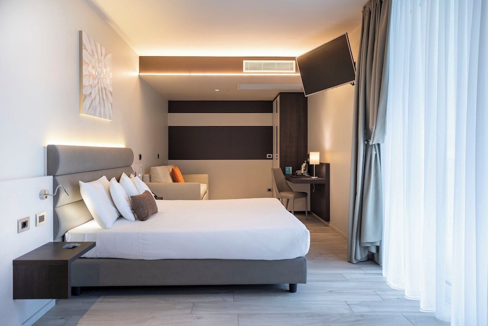 Classic, Twin Beds, Sofa