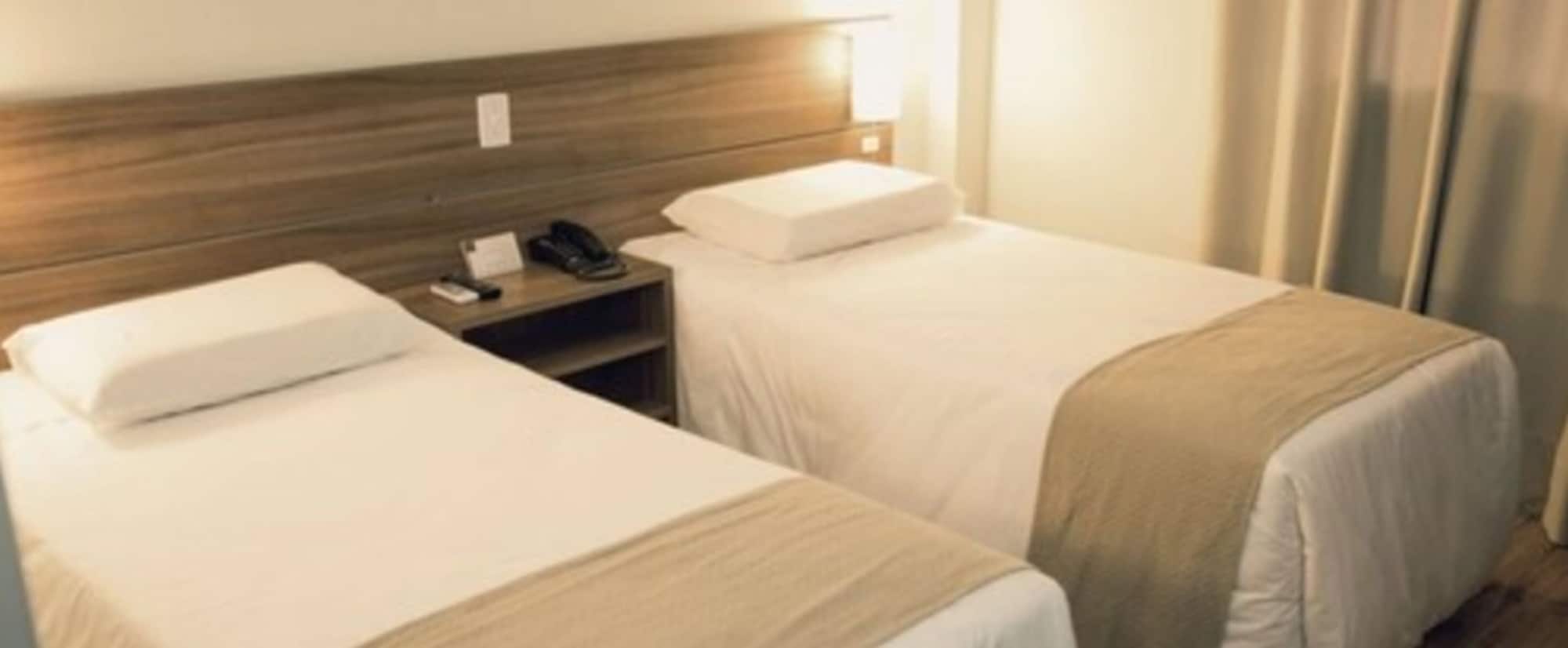 ROOM, TWIN BEDS