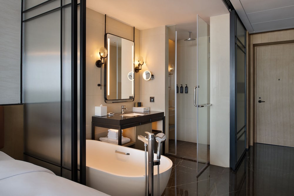 Deluxe, King Bed, Ocean View, Balcony