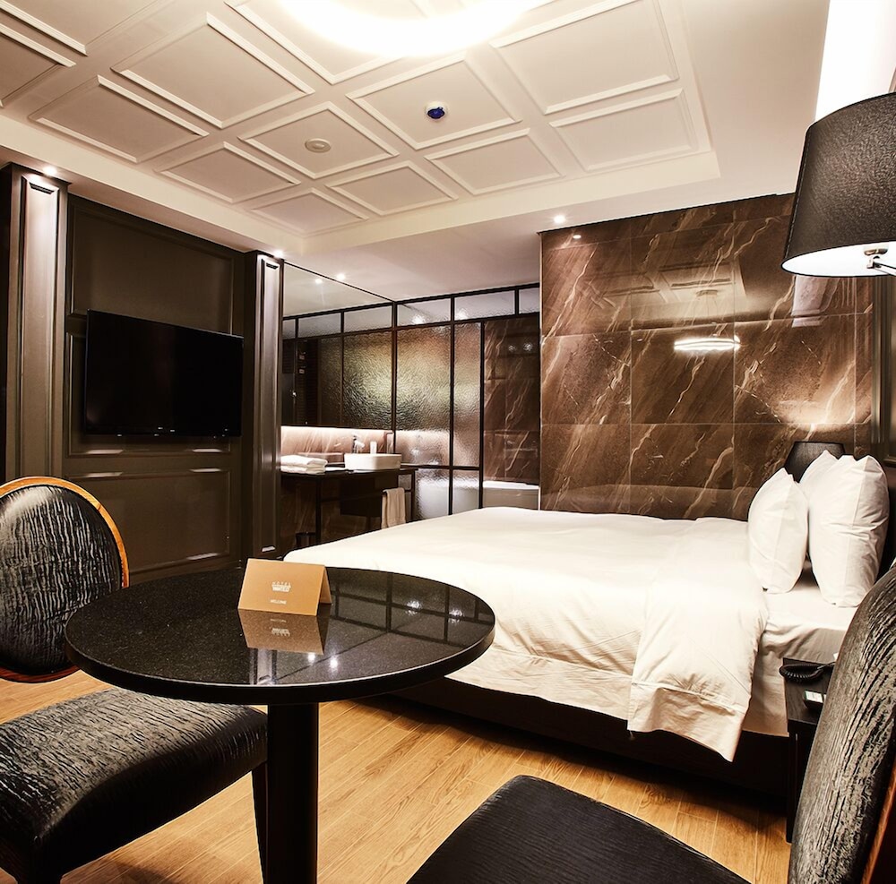 Hotel Wanted 42/70