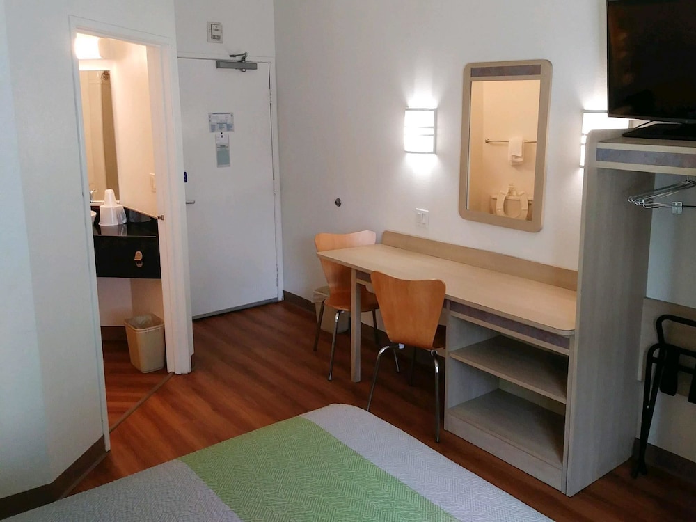 Motel6 Brownsville, TX 49/70