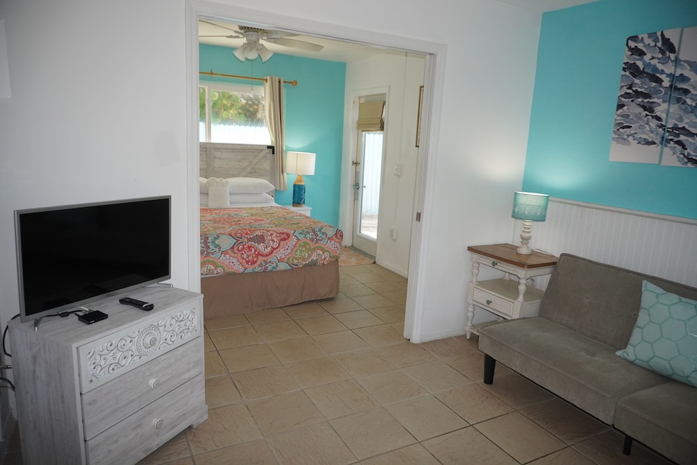 Pearl Beach Inn 20/54