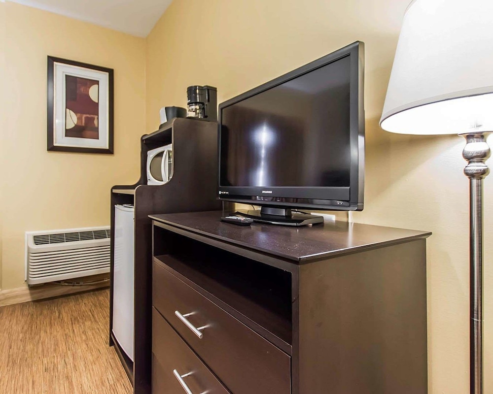 Quality Inn Moncton, NB 39/43