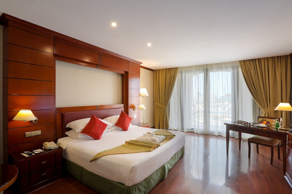 SUPERIOR, KING BED