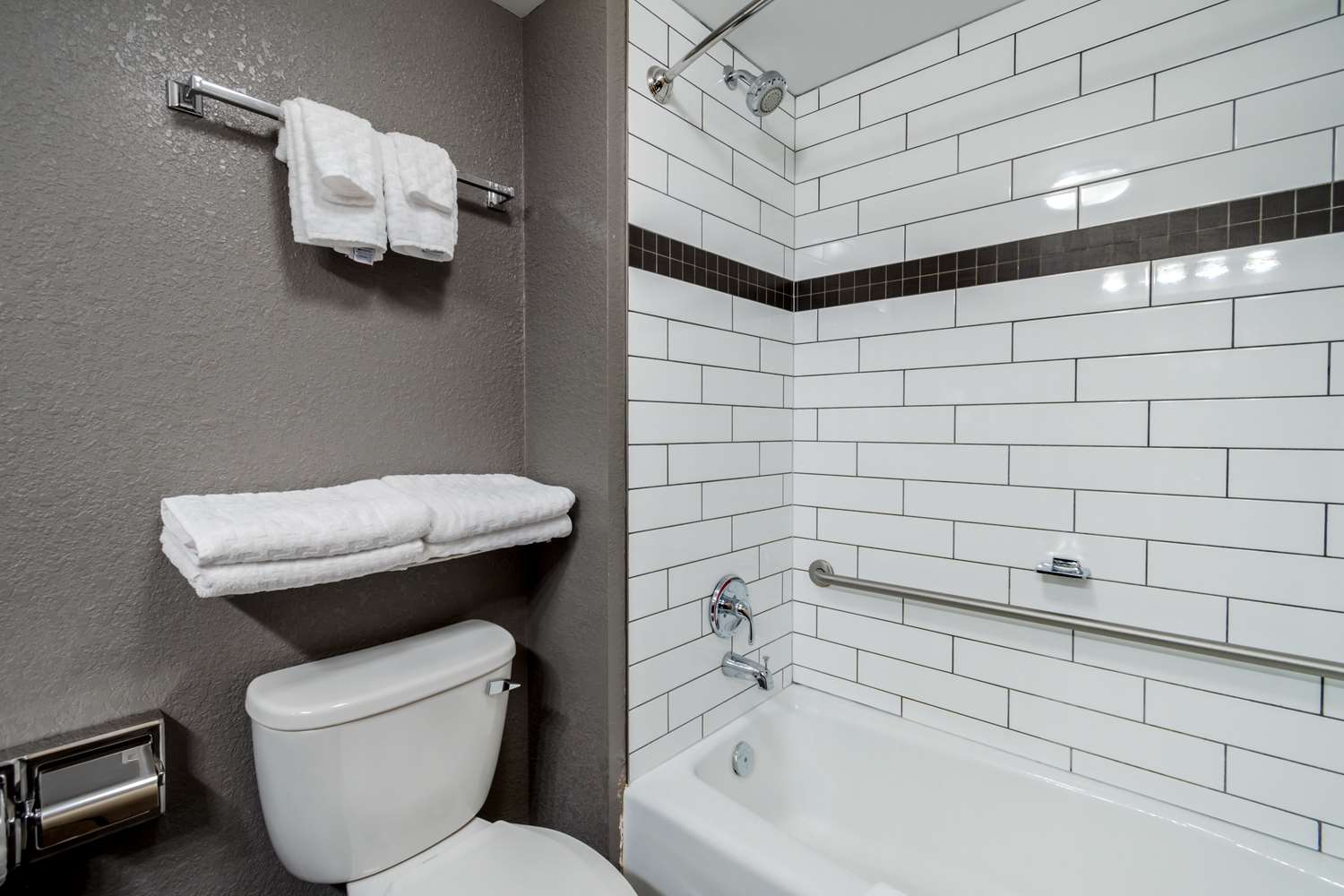 Best Western Plus Eastgate Inn Suites 27/27