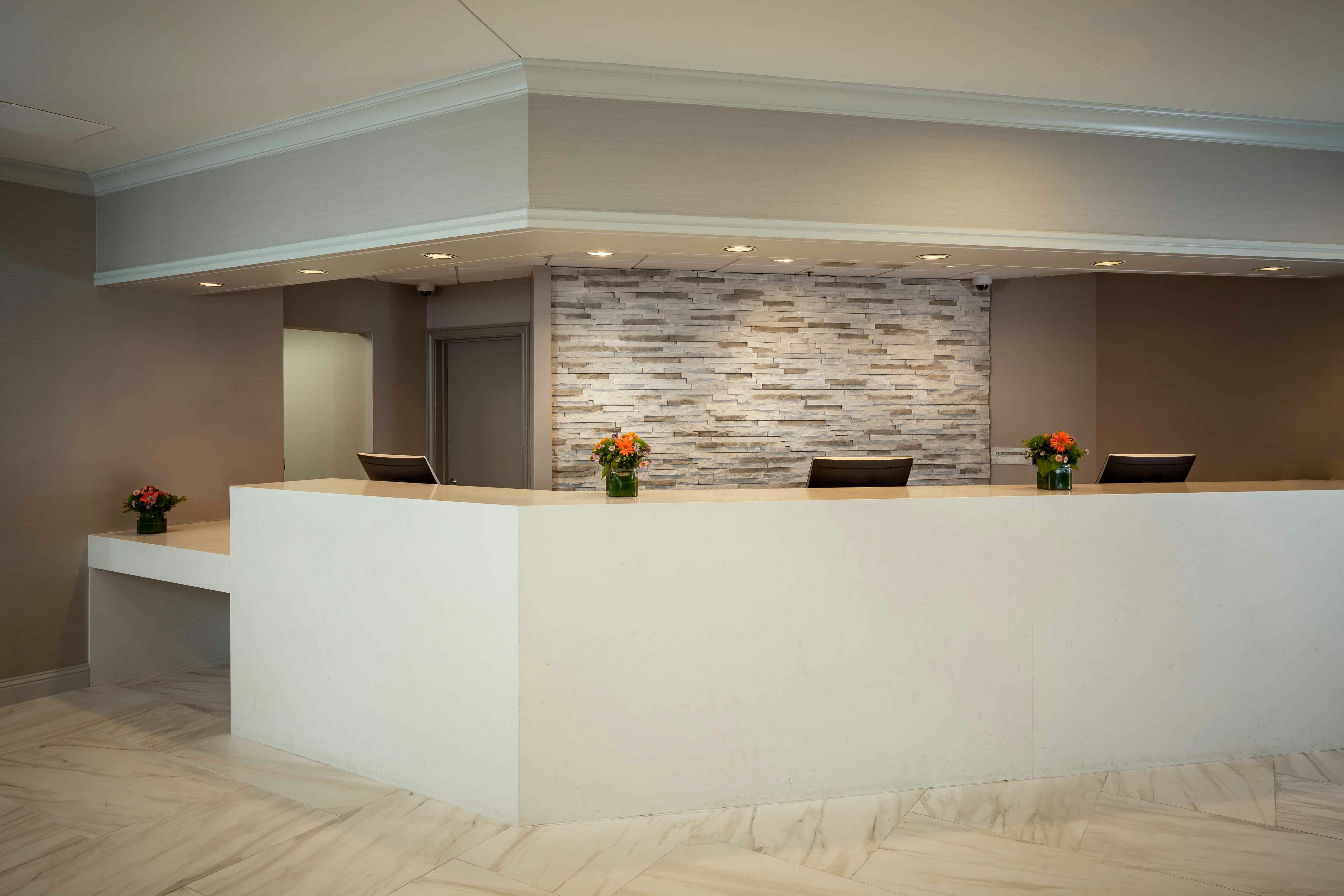 Hilton Brentwood/Nashville Suites 11/81