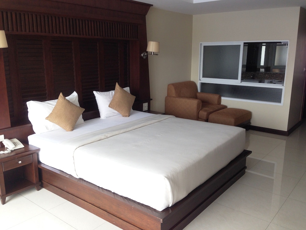 August Suites 20/69