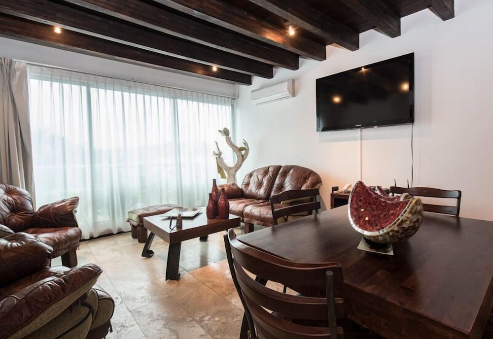 Colombe Hotel Boutique 52/76