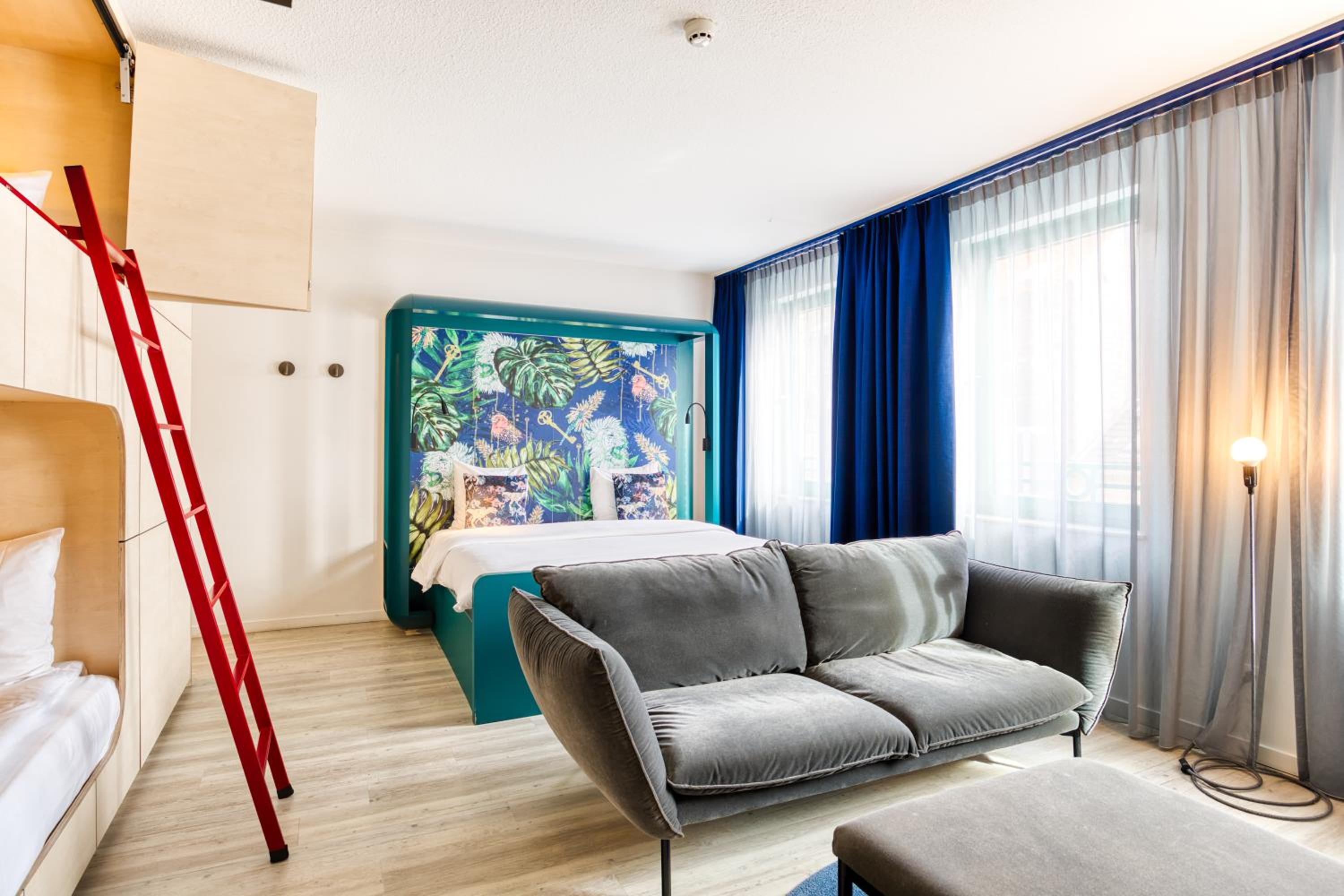 Family Suite, King Bed, Sofa