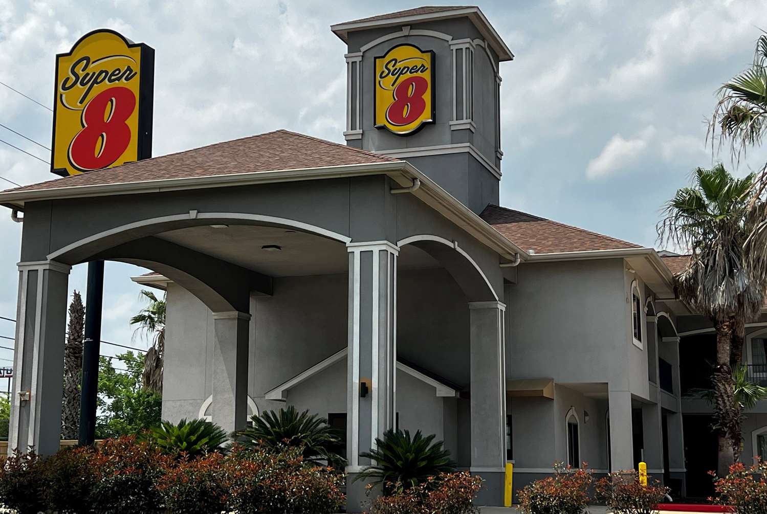Super 8 by Wyndham Houston North I-45 2/36