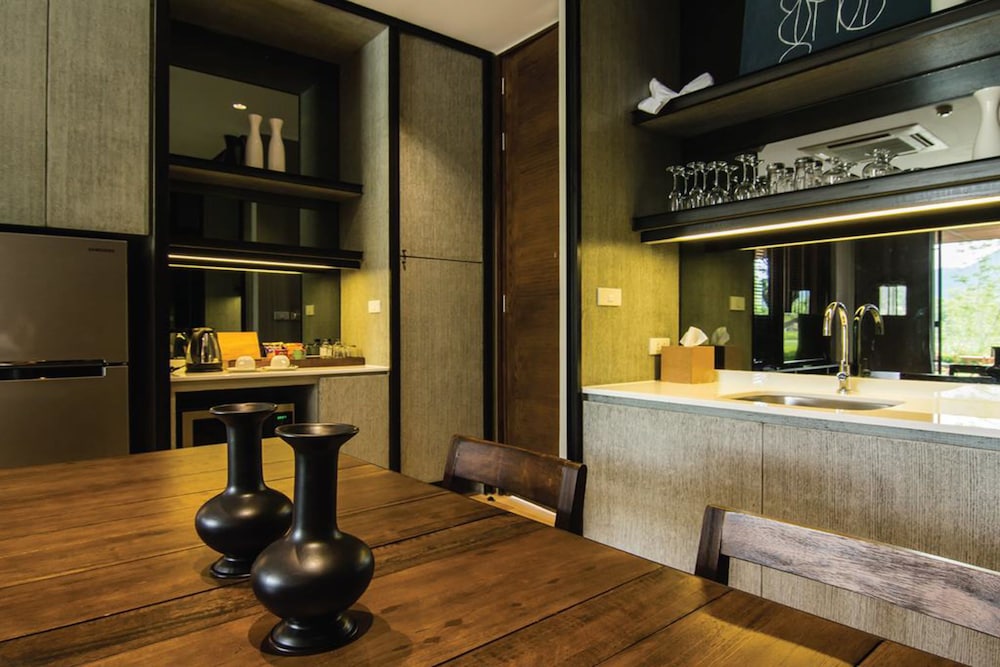 Atta Lakeside Resort Suite 10/81