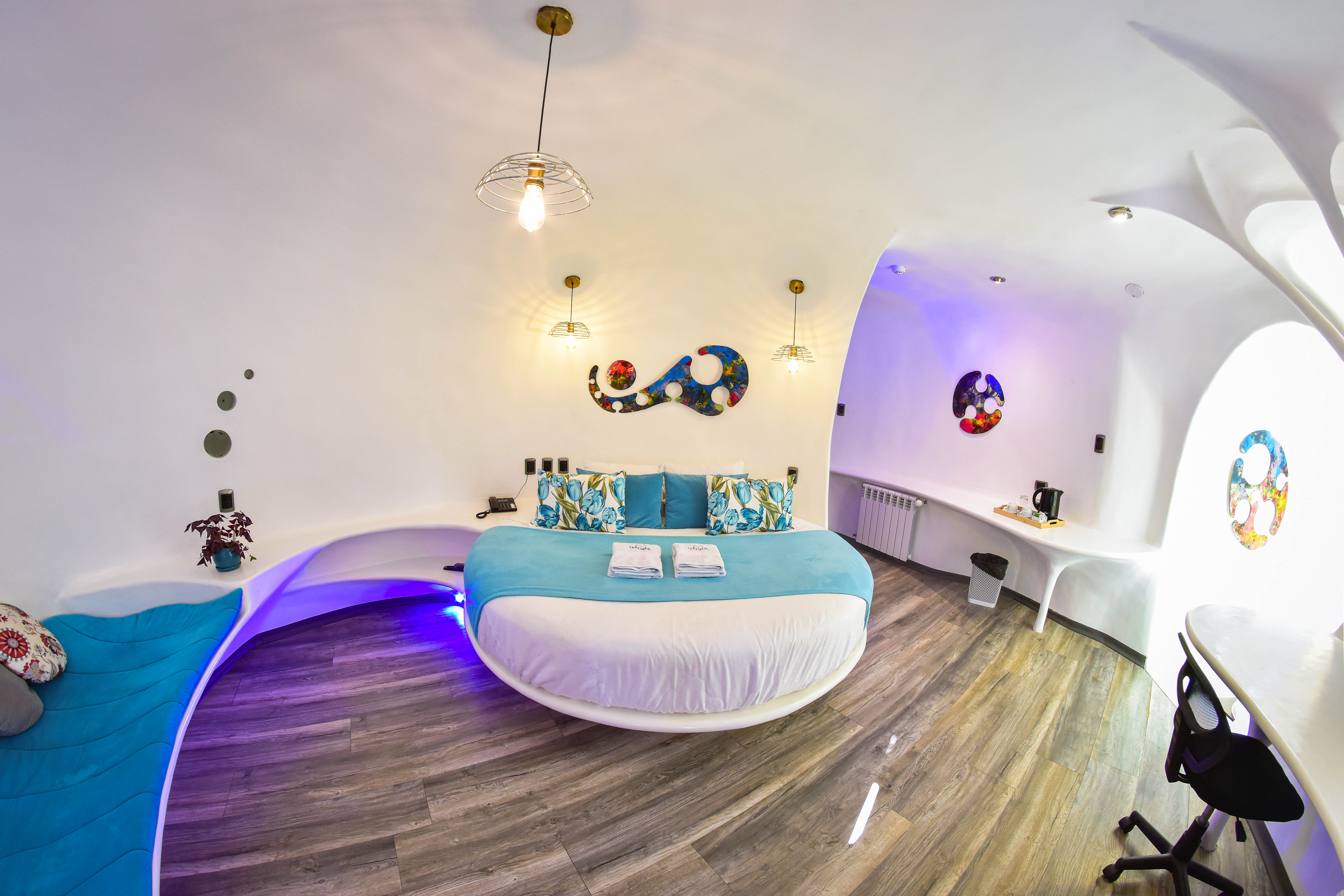 Room, King Bed, Hot Tub