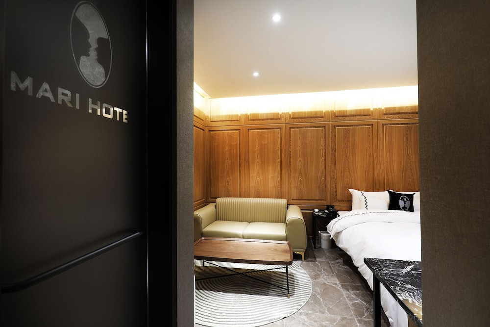 Mari Hotel 26/50