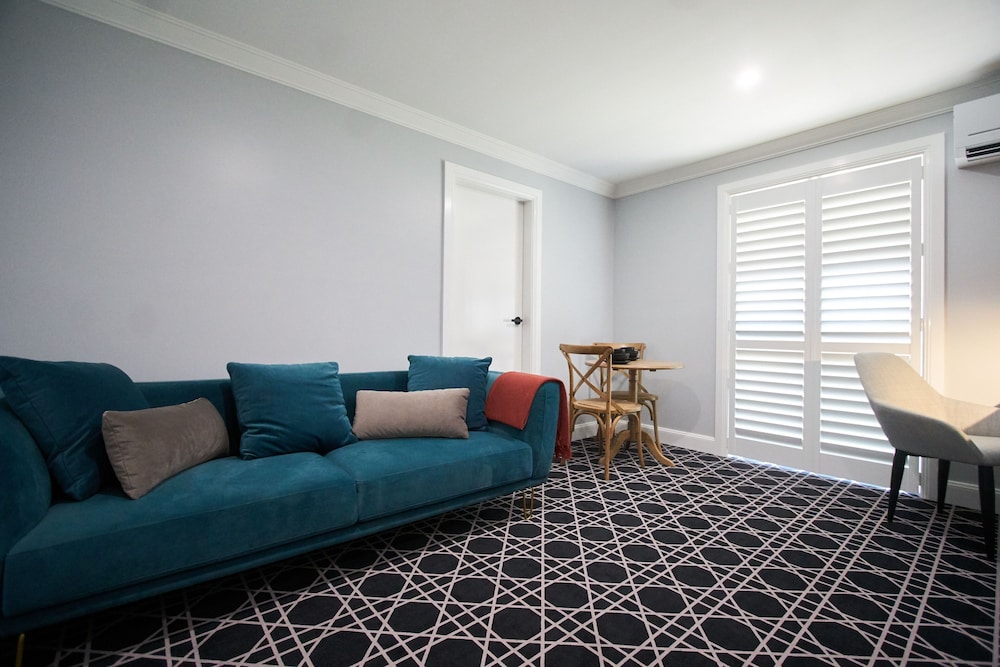 COUNTRY COMFORT ARMIDALE 46/63