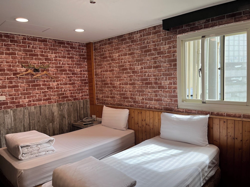 Bin City Hotel 35/50