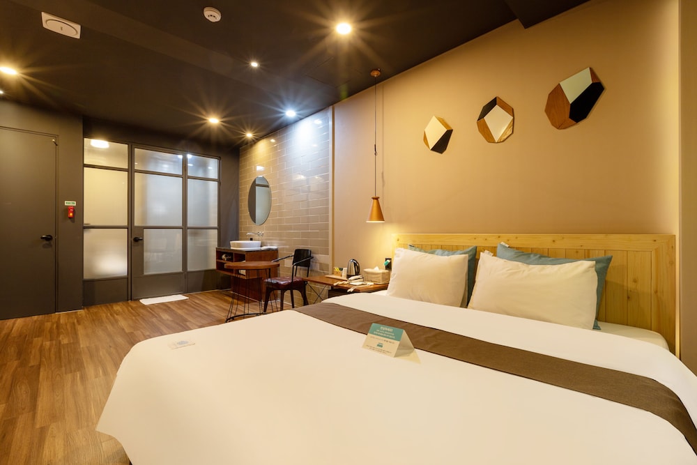 Deluxe, King Bed