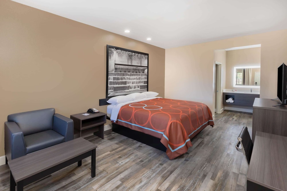 Super 8 by Wyndham Houston NW Beltway 8-West Rd 16/20