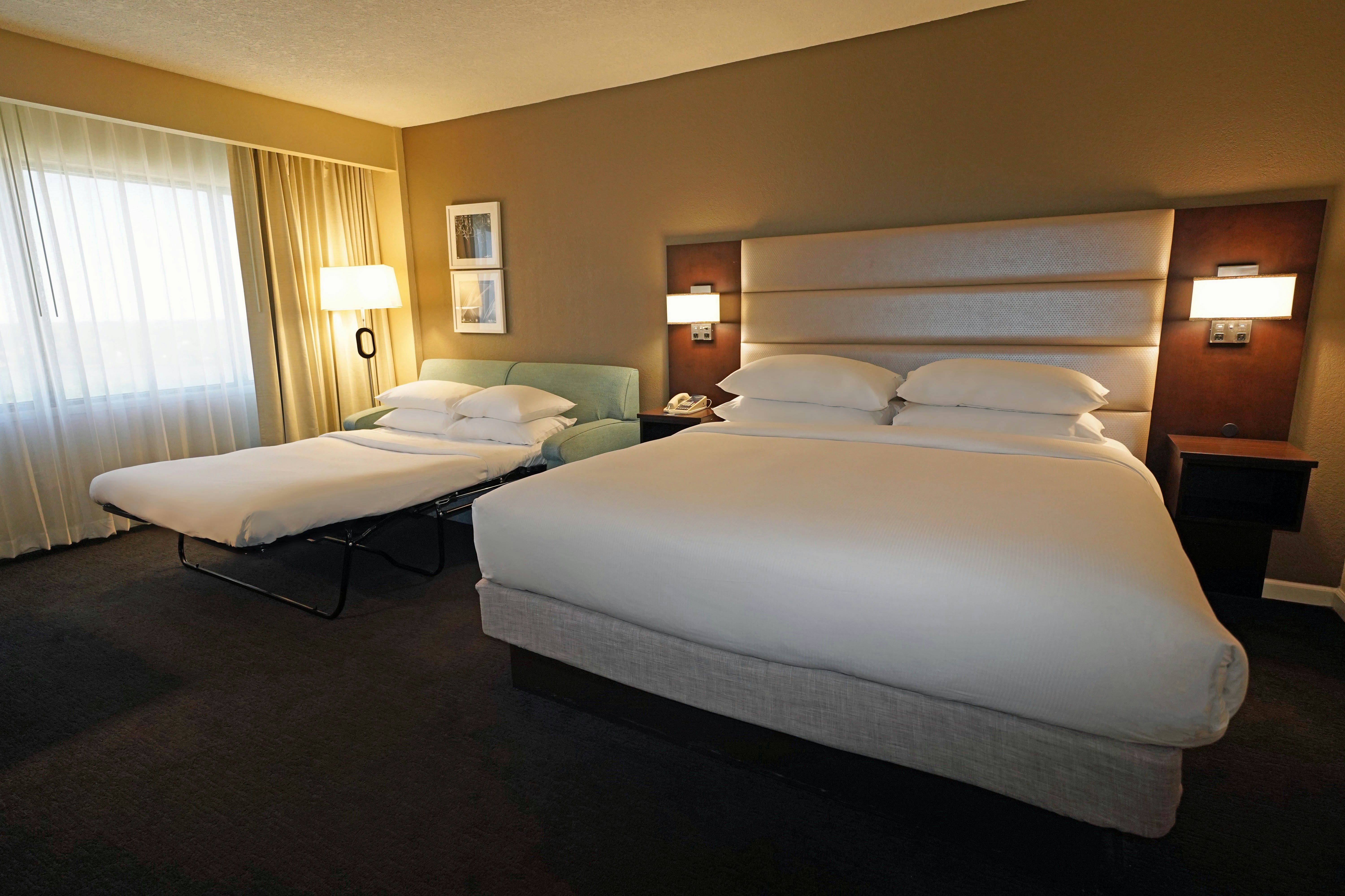ROOM, KING BED, SOFA