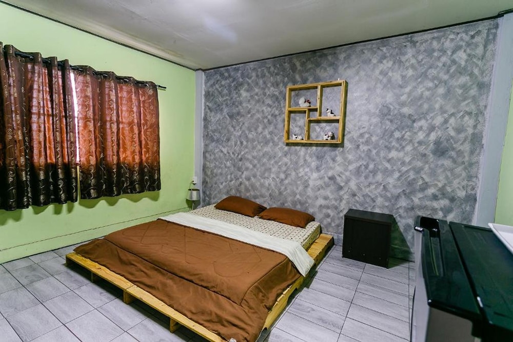 ROOM, DOUBLE BED