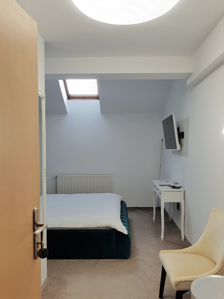 Fullton Hotel 25/50
