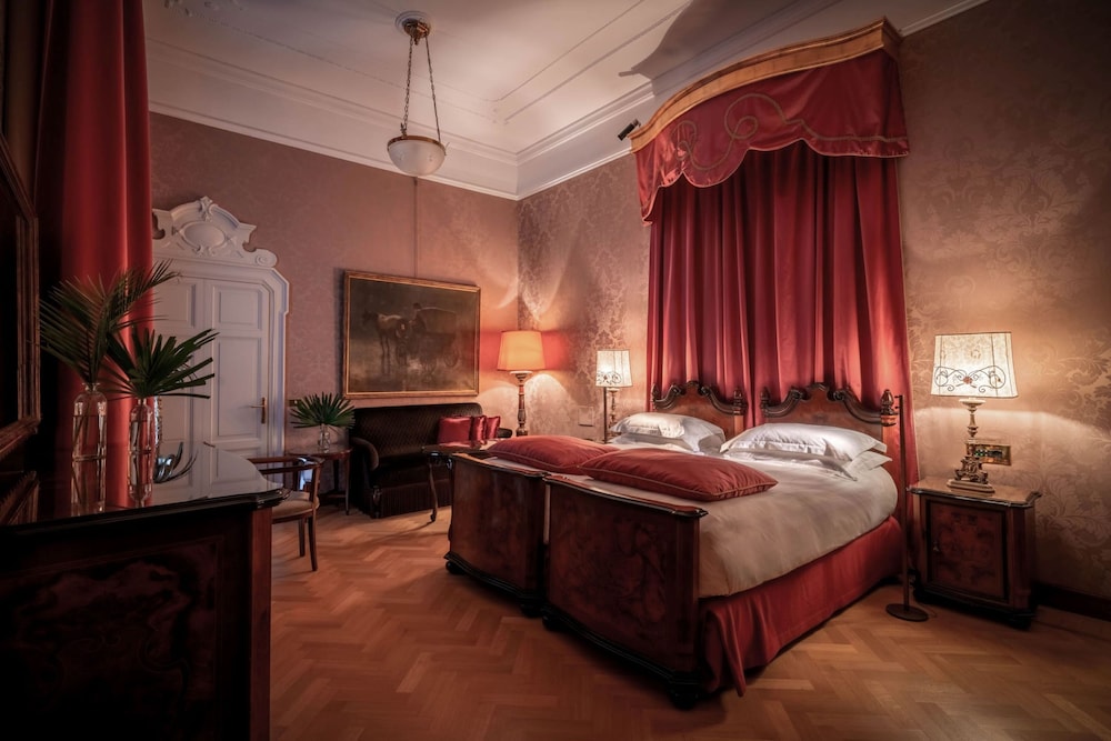 PRESIDENTIAL, SUITE