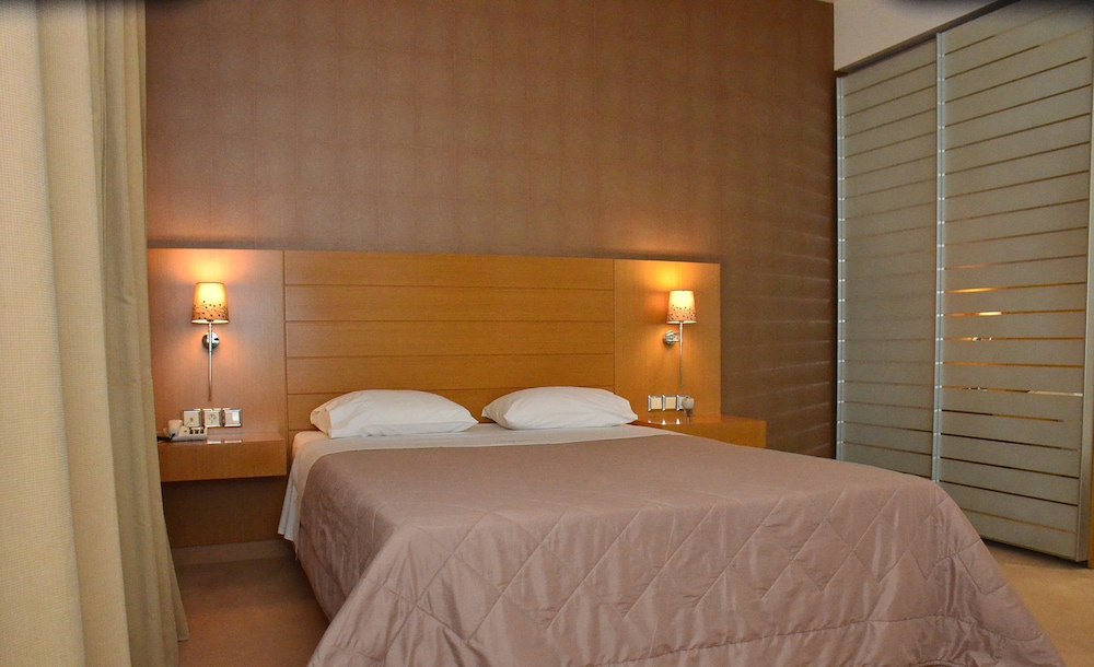 Deves Hotel 19/36