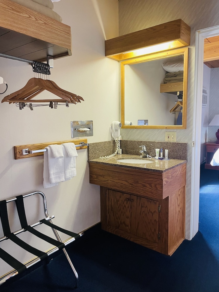 Americas Best Value Inn Sandpoint 29/49