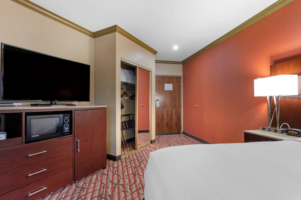 Best Western Plus Brookside Inn 22/62