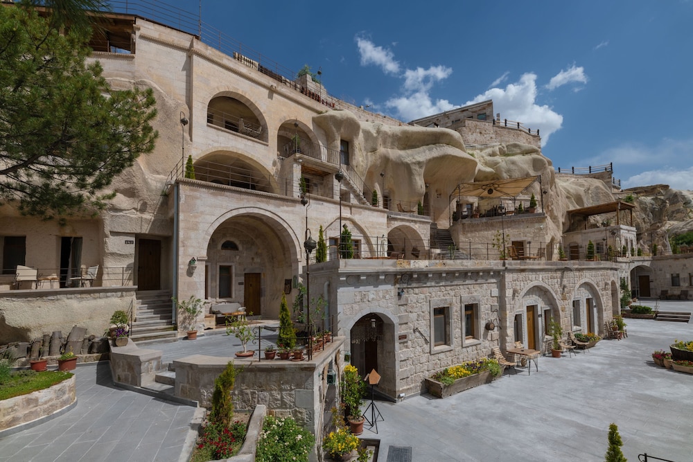 Hera Cave Suites 38/50