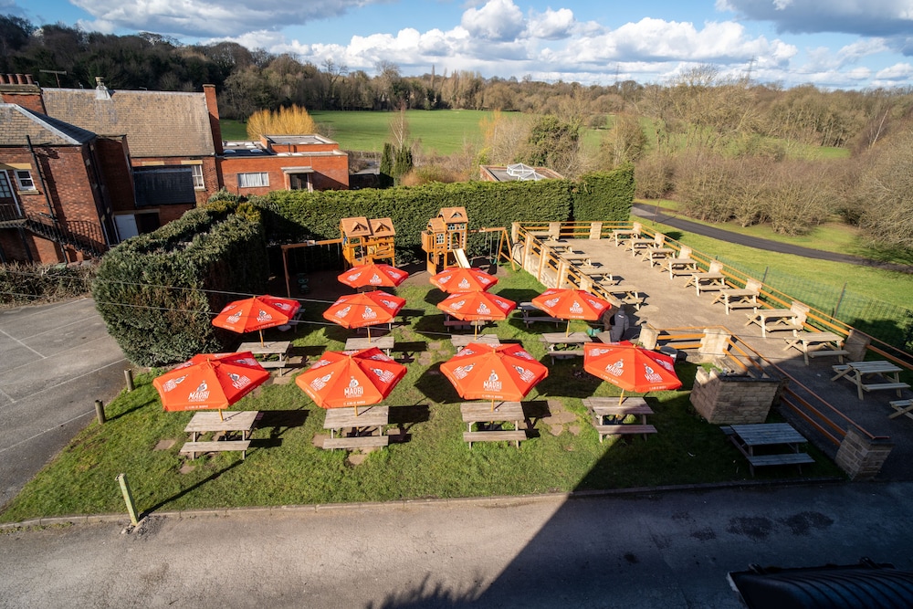 The Sitwell Arms Hotel 29/33